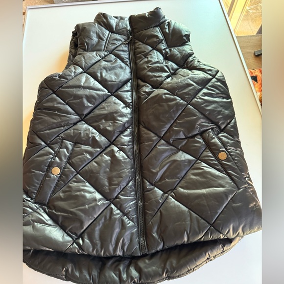 Zenana black vest, zip up, size medium - Picture 6 of 7